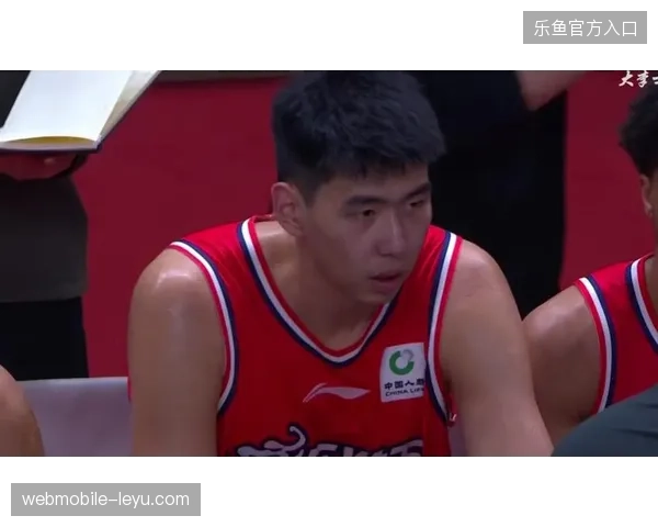 广州龙狮中锋徐昕凭借赛季的内线蜕变，荣获年度最具进步球员奖项
